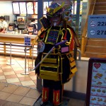 ケンタッキーカーネルおじさん鎧兜着用