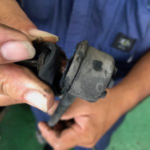 ステップワゴンRG1 コトコト異音はスタビリンクから。